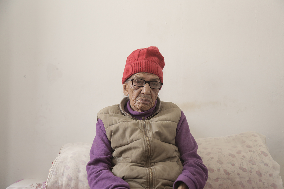 हिमालय वृद्धाश्रममा बसिरहेका ८२ वर्षीय गोविन्द केसी । तस्बिर : सुजल बज्राचार्य 
