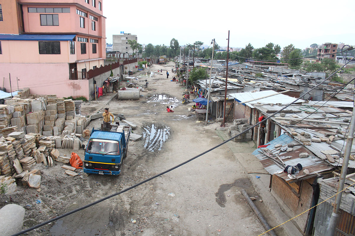 मनाेहरा खाेलाकिनाराकाे सुकुम्बासी बस्ति