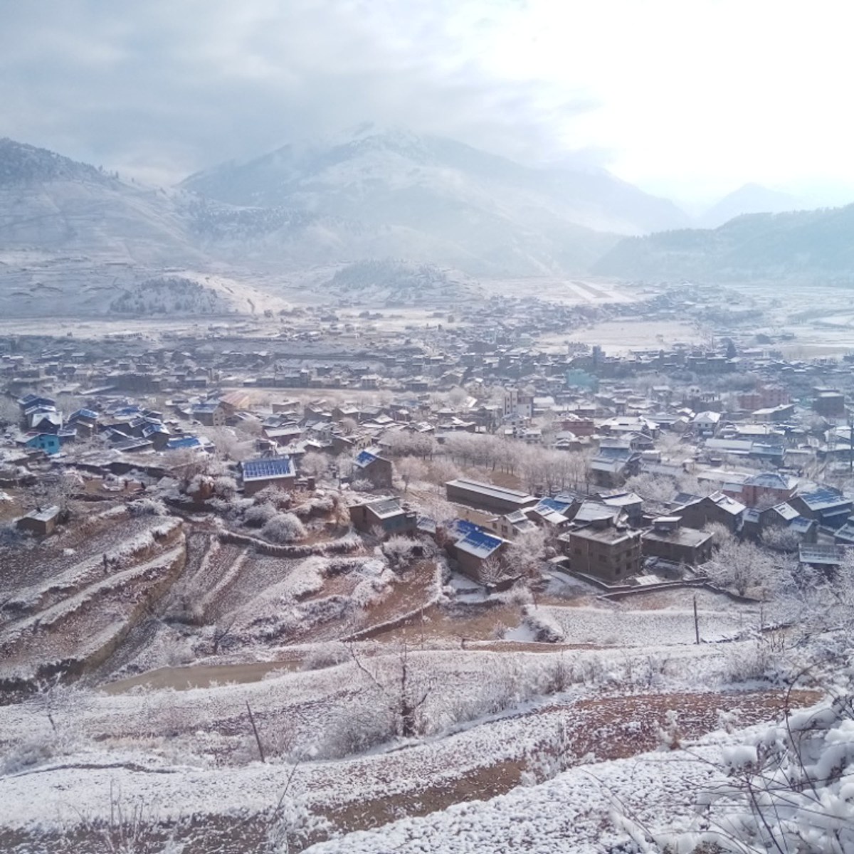हिमपातले सेताम्य हुम्लाकाे खलंगा।