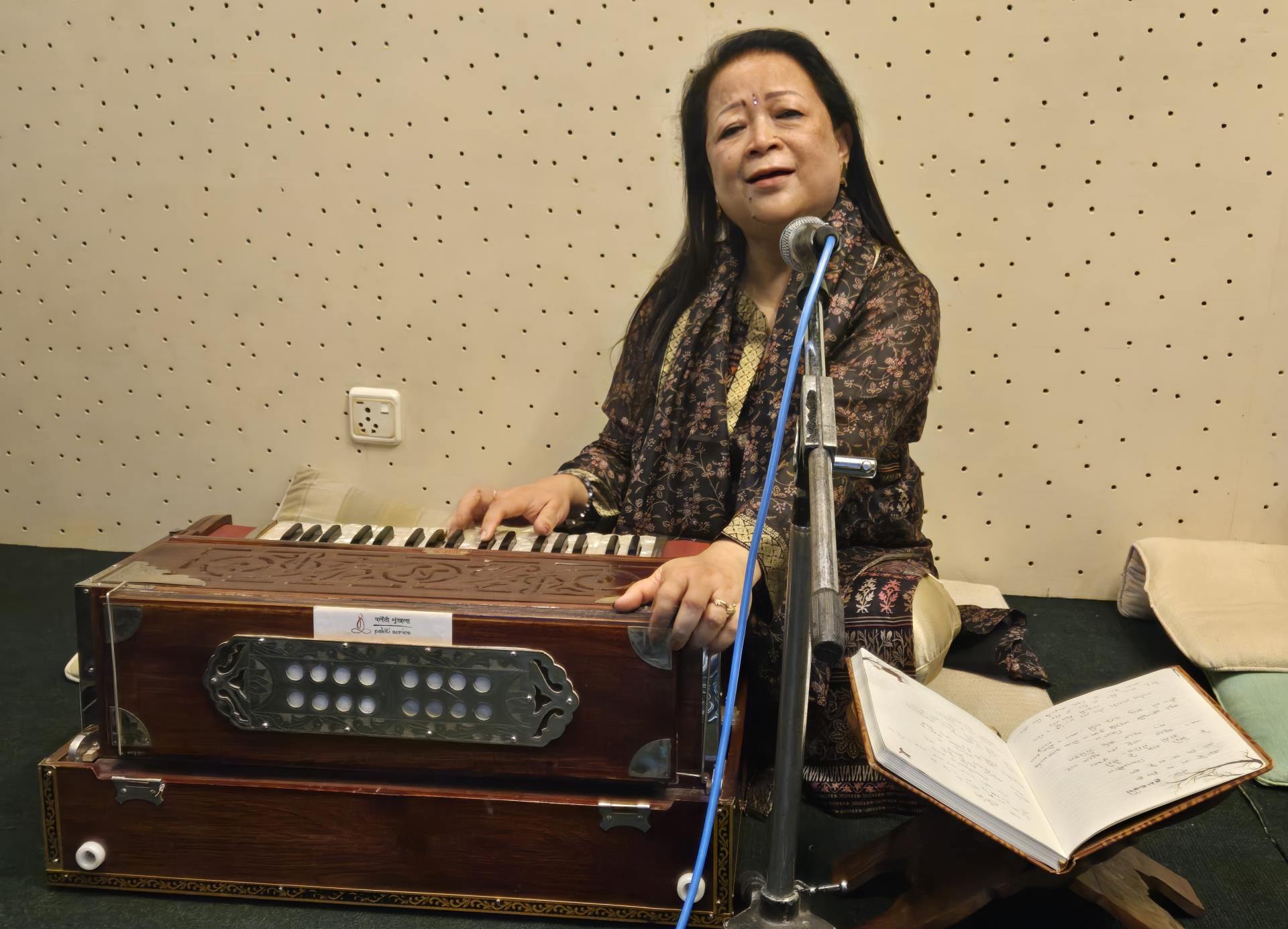 अप्रिलको पलेँटीमा संगीता प्रधान