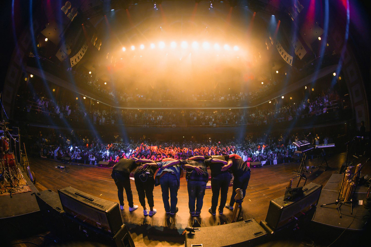 03-Nepathya-band-members-bow-down-to-the-audience-as-they-close-their-Toronto-concert.-Photo-Dipit-Raz-Nepalaya-1697005434.jpg