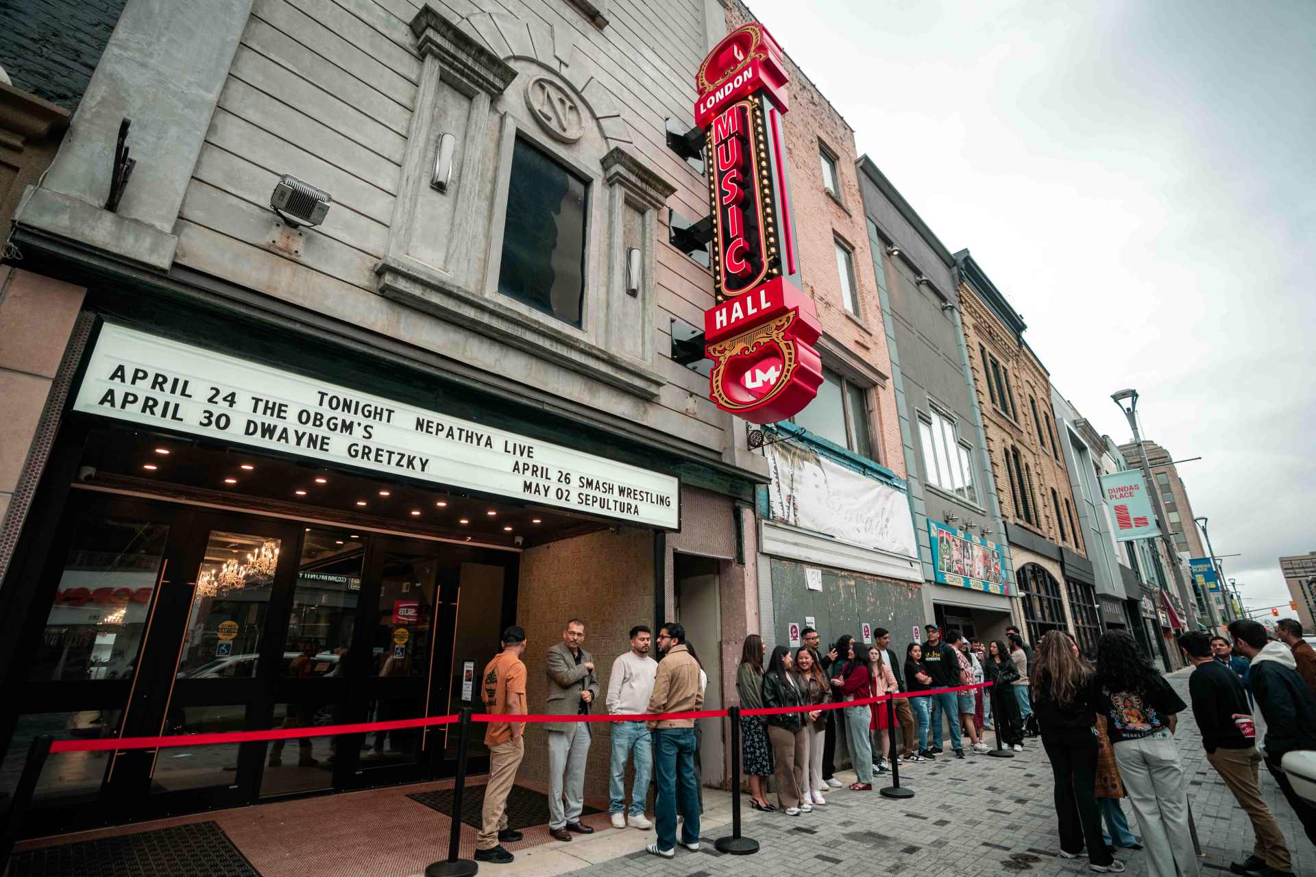 03-People-start-to-queue-in-front-of-the-London-Music-Hall-to-watch-the-Nepathya-show.-1776855959.jpg