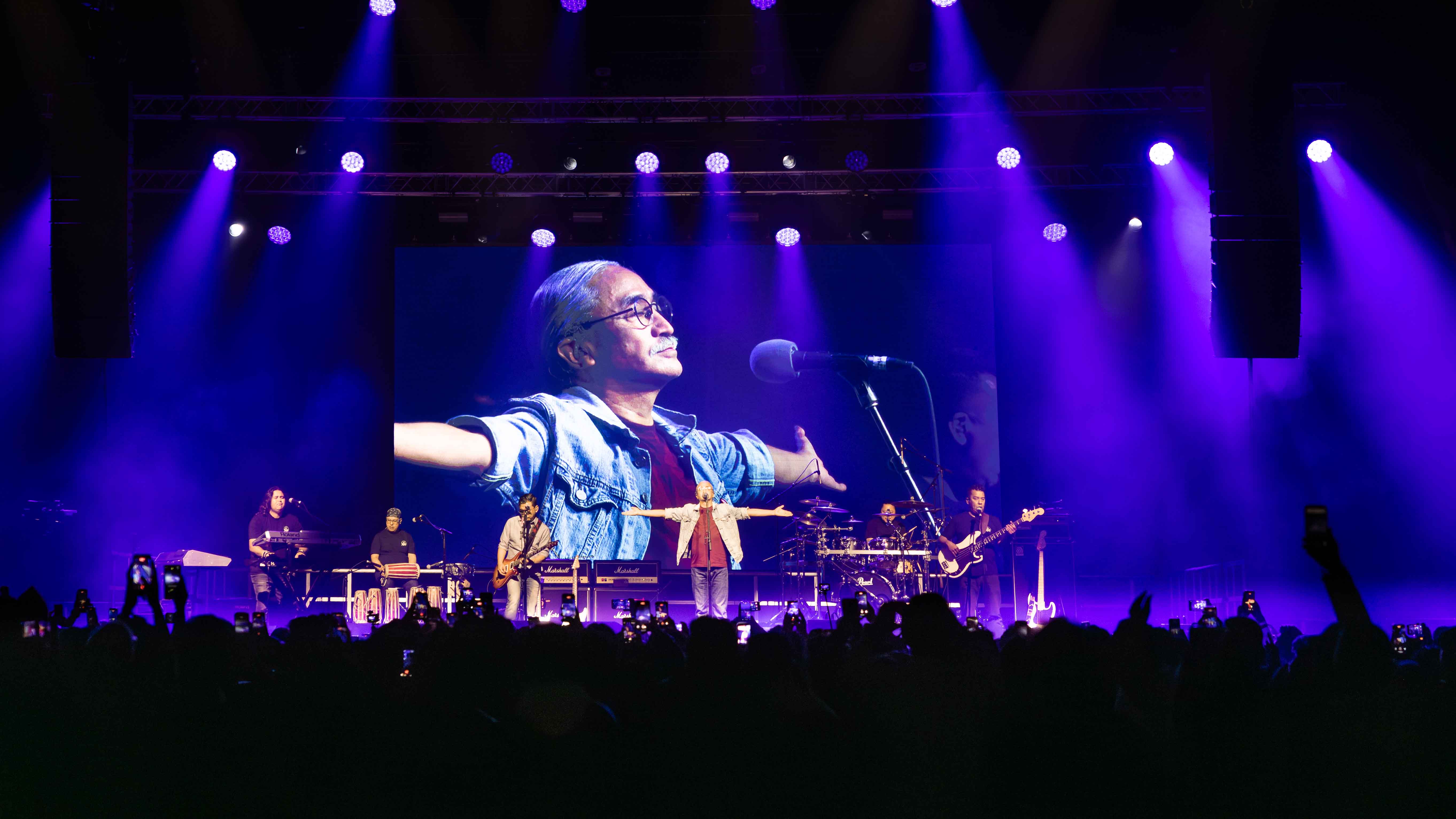 05-Nepathya-members-on-stage-in-Auckland.-Photo---Cinecraft-Production---nepalaya-1778570481.jpg