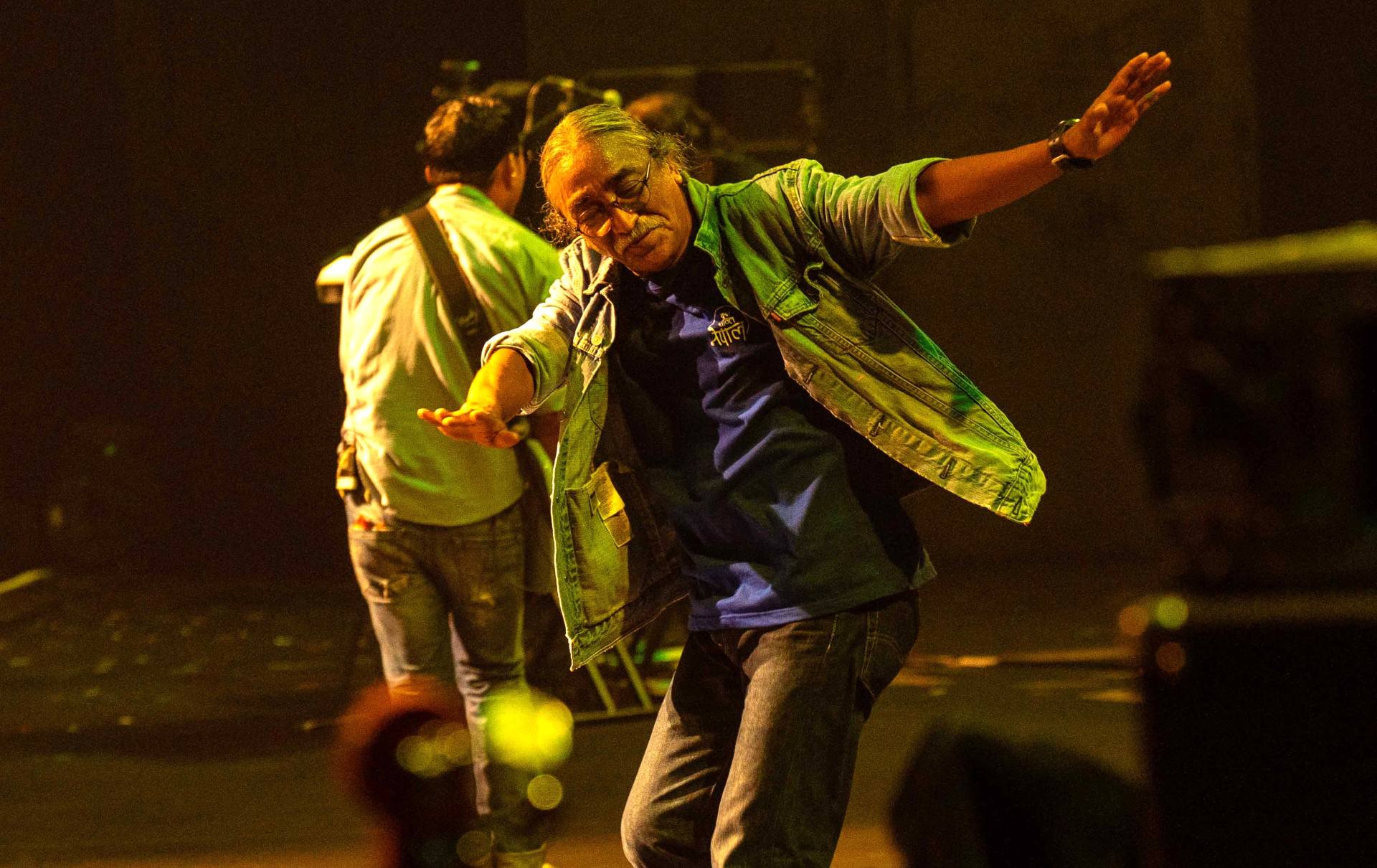 07-Nepathya-frontman-in-action-at-the-Dubai-Concert.-Photo---Dipit-Raz---nepalaya-1791292351.jpg