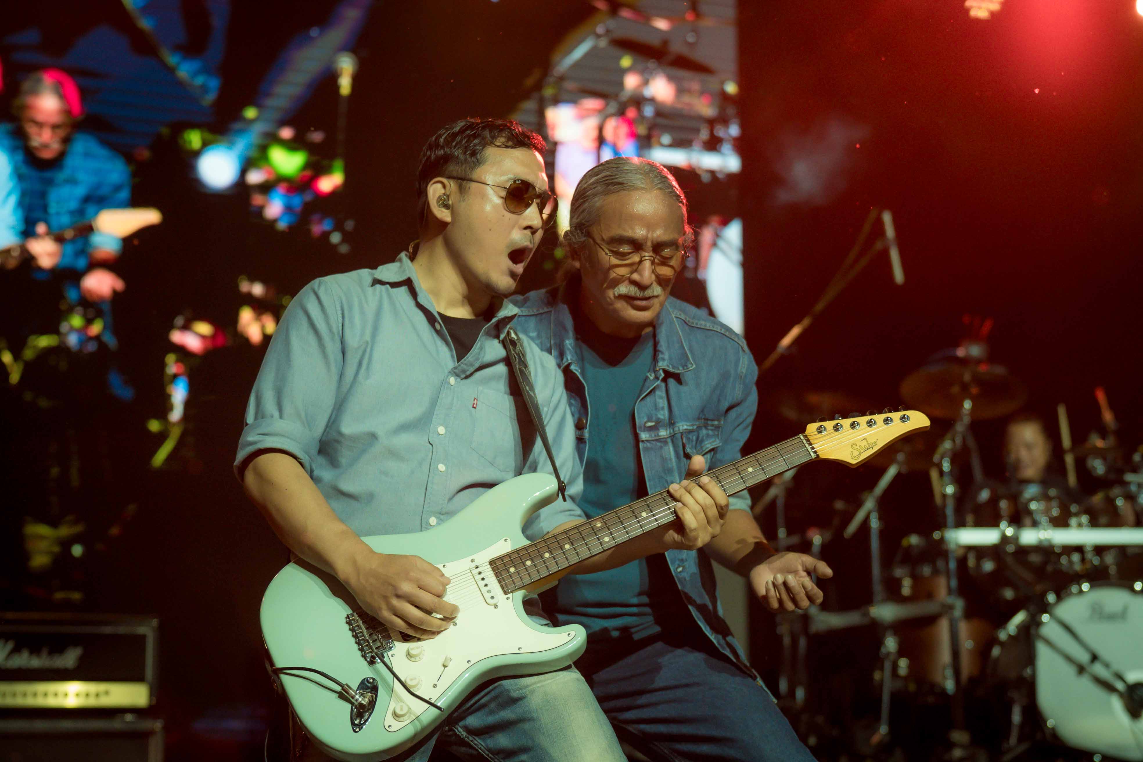 08-Nepathya-frontman-Amrit-Gurung-in-action-with-his-guitarist-in-Canberra.-Photo---Dipit-Raz-1741075432.jpg
