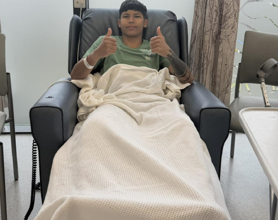 न्युजिल्यान्डमा साम्बाको घुँडाको सफल शल्यक्रिया