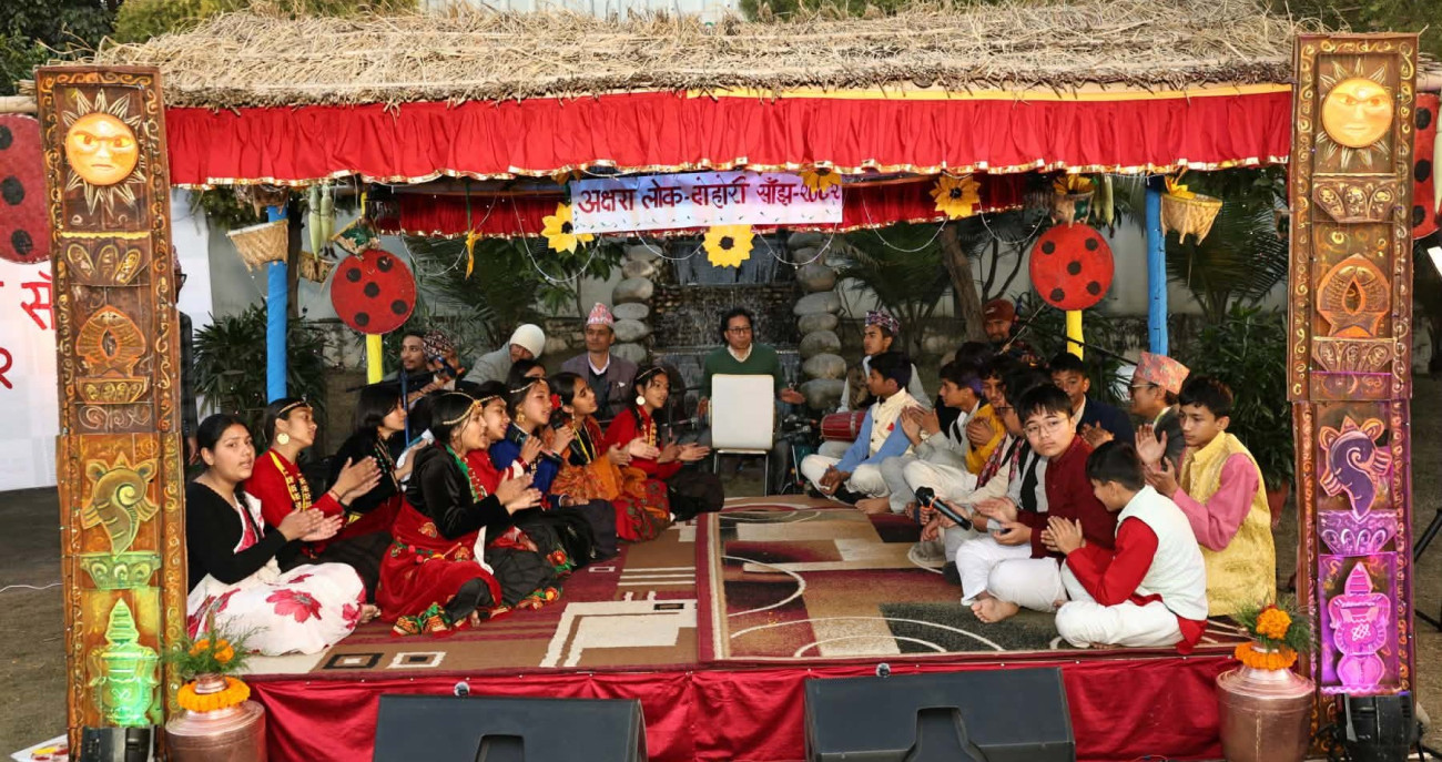 अक्षरा लाेकदाेहाेरी साँझमा लाेक कलाकार सम्मानित 