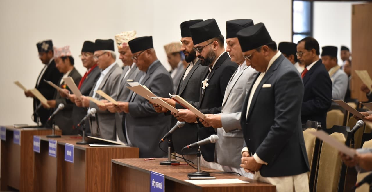 नवनिर्वाचित २७४ जना सांसदले लिए शपथ