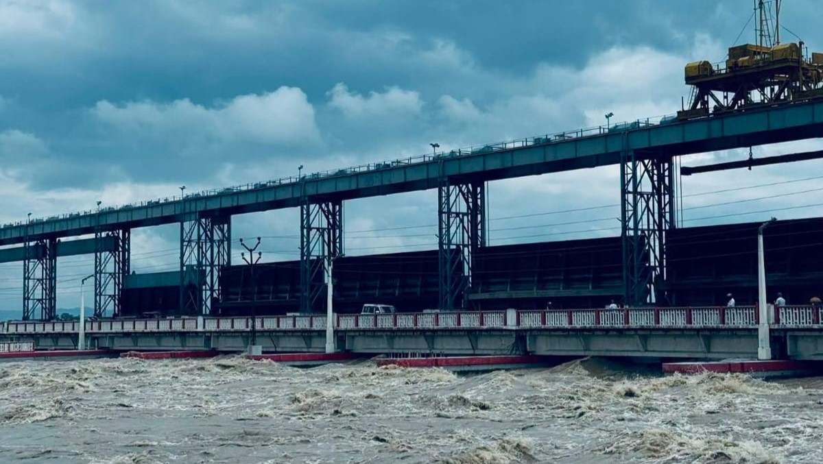 सप्तकोशीमा दुई लाख क्युसेक नाघ्यो पानीको बहाव, कोशी ब्यारेजका २४ ढोका खोलिए
