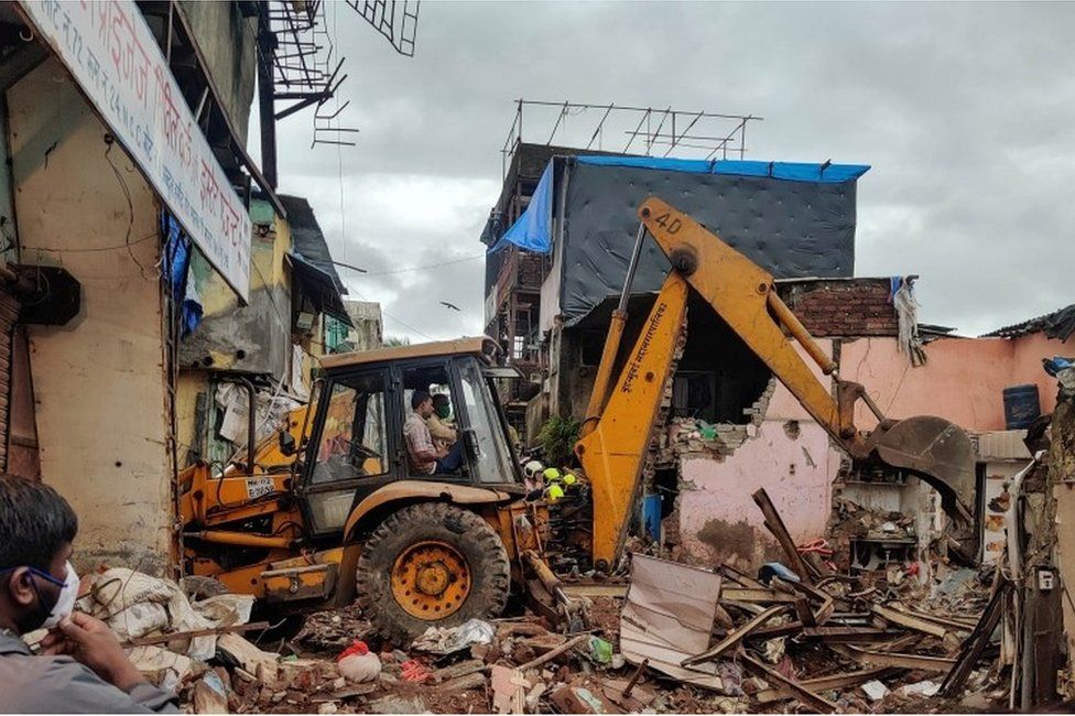 मुम्बईमा घर भत्किँदा ११ जनाको मृत्यु 