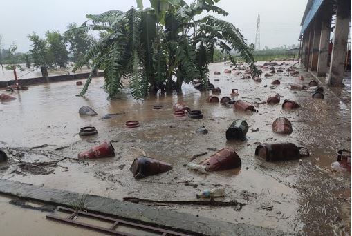 चितवनको बाबा ग्यास उद्योगमा पस्यो कयर खोला 