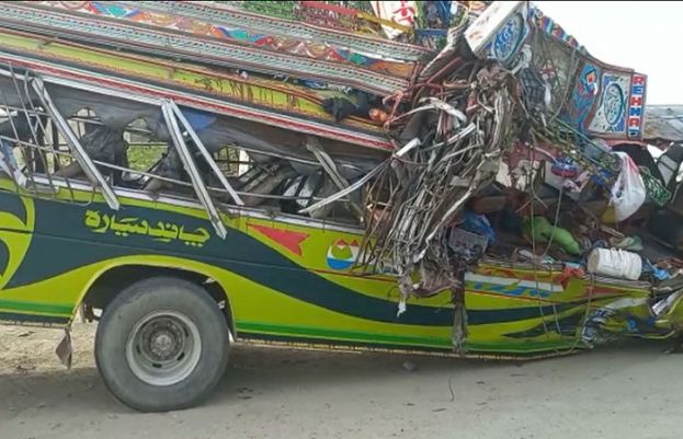 दुर्घटनामा परी पाकिस्तानमा २७ जनाको मृत्यु, ३० घाइते