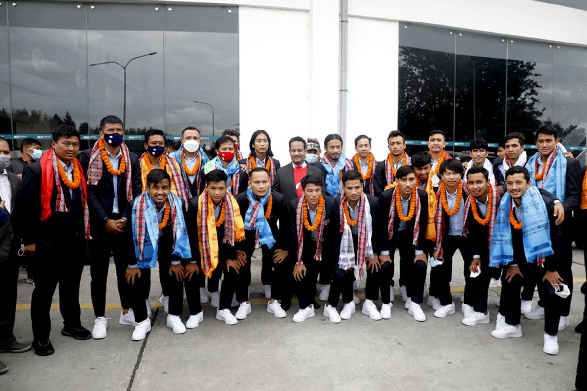 साफको उपविजेता नेपाली फुटबल टोली स्वदेश फिर्ता