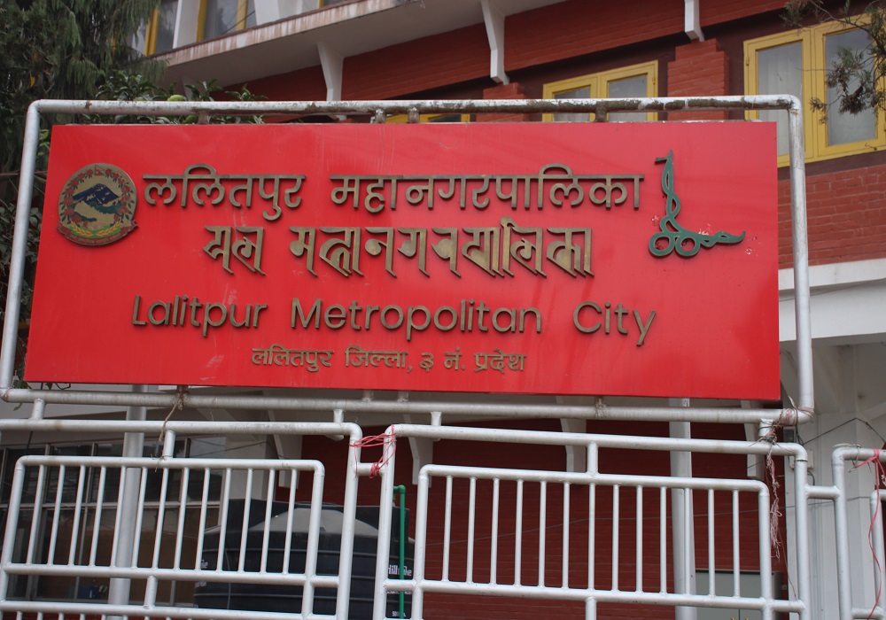 ललितपुर महानगरद्धारा एकल महिला र सरसफाइकर्मीको स्वास्थ्य बिमा