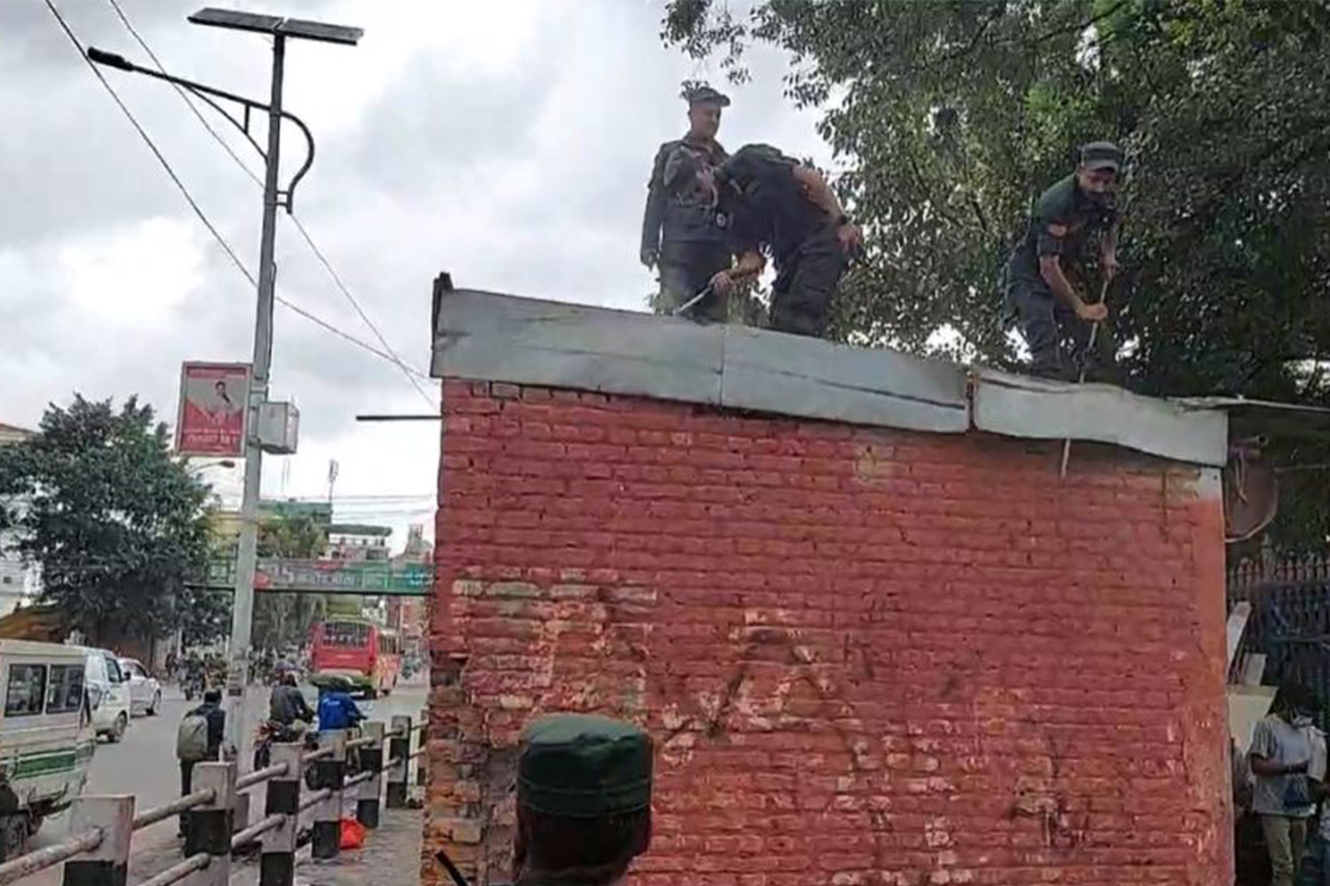 काठमाडौं महानगरले भत्काउन थाल्यो भोटाहिटी सब–वे माथिको अवैध संरचना  