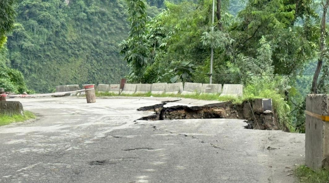 देशका विभिन्न मुख्य राजमार्गहरू पूर्ण रूपमा अवरुद्ध (विवरणसहित)