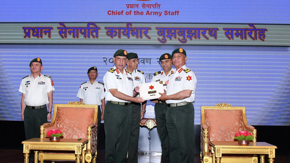 सिग्देललाई प्रधान सेनापतिको कार्यभार, शर्मा भोलिबाट बिदामा