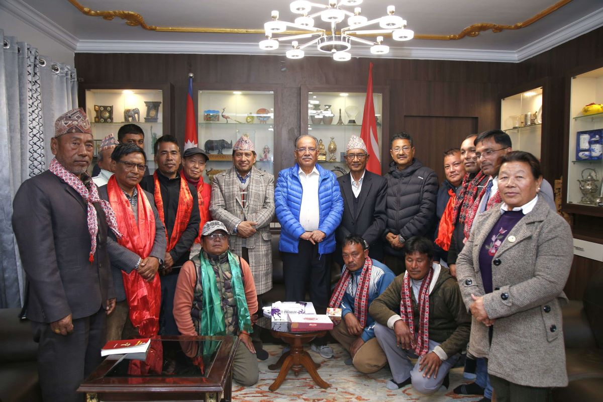 क्रान्तिकारी कम्युनिस्ट पार्टीका नेता कार्यकर्ता माओवादी केन्द्र प्रवेश