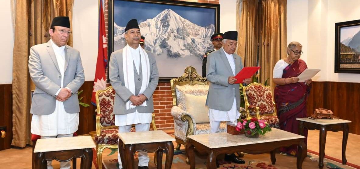 नवनियुक्त प्रधानमन्त्री कार्कीले लिइन् शपथ