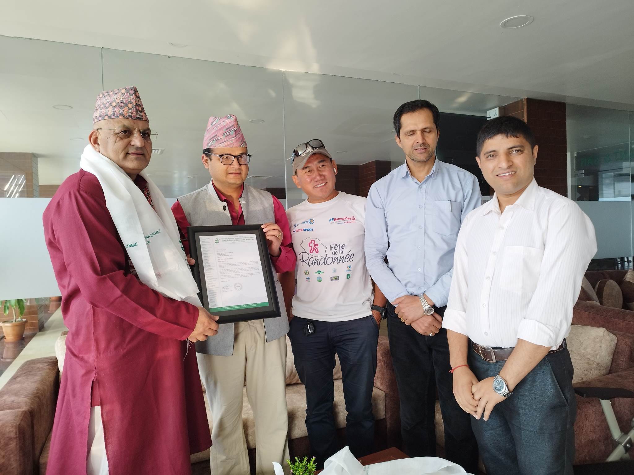 नयाँ पदमार्गको खोजी गर्नका लागि टानले बुझायो गण्डकी प्रदेश मुख्यमन्त्रीलाई ज्ञापनपत्र