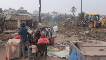 बिपी उद्यानको अतिक्रमित जग्गामा बनेका संरचना हटाउन सुरु