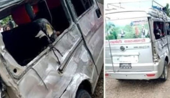 ट्रक र विद्युतीय गाडी ठोक्किँदा दुई जनाको मृत्यु