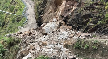 पहिरोले अवरुद्ध कर्णाली राजमार्ग एकतर्फी खुल्यो