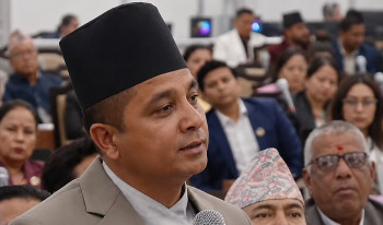 सांसद महरको प्रश्न– प्रधानमन्त्रीले लोकतन्त्रलाई ‘बालेनतन्त्र’ बनाउन खोज्नुभएको हो?
