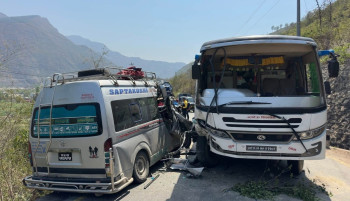 मुलकोटमा माइक्रोबस र बस एकापसमा ठोक्किँदा १० जना घाइते