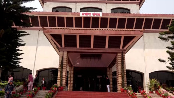 प्रतिनिधिसभाको बैठक भोलि १ बजेसम्मका लागि स्थगित
