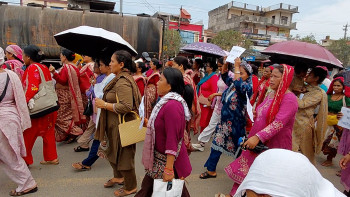 कर्णाली विकास बैंकका निक्षेपकर्ताद्वारा बैंकको कार्यालय घेराउ