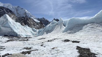 सगरमाथा क्षेत्रमा शव व्यवस्थापनमा खेलाची : कडा कानुन र नियमन जरूरी