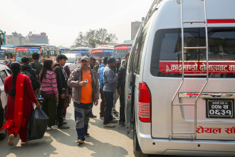 निर्वाचनका लागि गाउँ फर्किँदै मतदाता [फोटो फिचर]