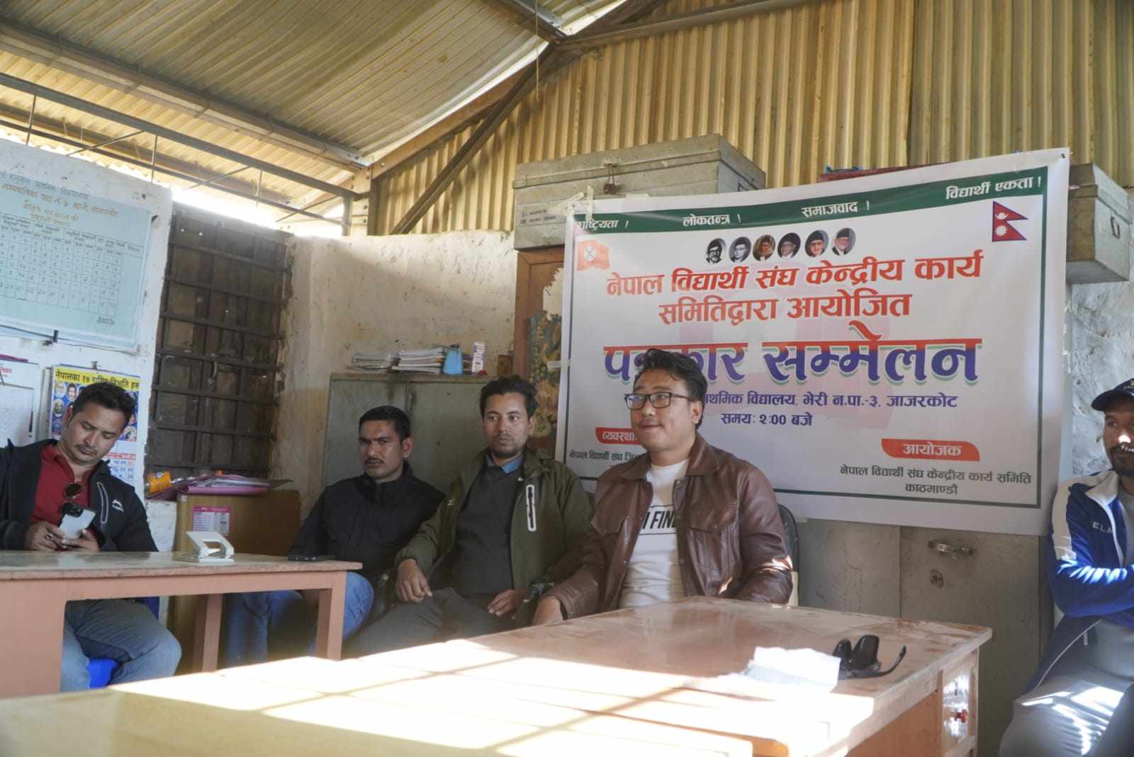 भूकम्पबाट क्षतिग्रस्त विद्यालयमा नेबिसंघले अस्थायी भवन बनाउने 