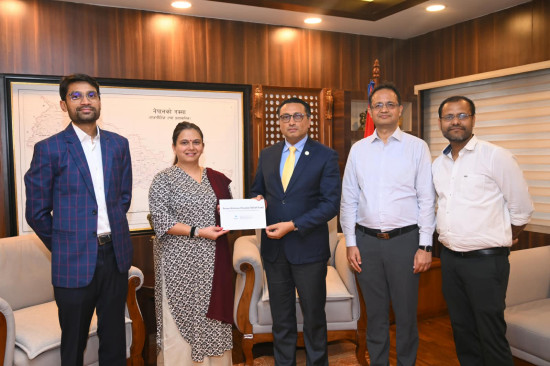 विपद्मा शंकर ग्रुपको उदाहरणीय सहयोग : सरकारलाई ४ करोड रुपैयाँ हस्तान्तरण, २५ सय थान त्रिपाल प्रदान