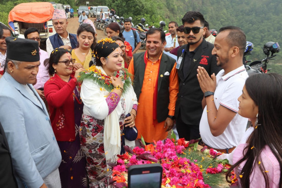 स्याङ्जाको नवग्रह मन्दिर पुगिन् माता राधिका दासी 