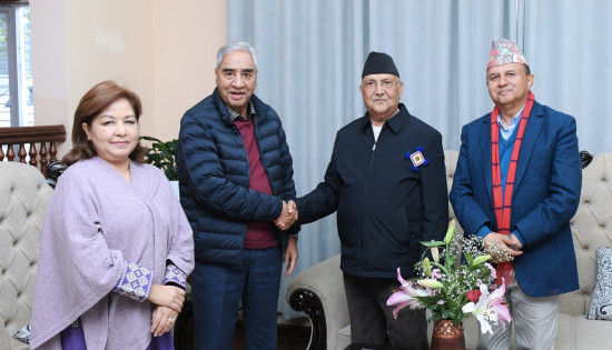 कांग्रेस सभापति देउवालाई भेट्न महाराजगञ्ज पुगे ओली 