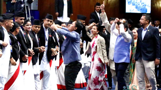रास्वापा र राप्रपाको अवरोधबीच संसद अघि बढ्यो
