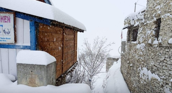 माथिल्लो मुस्ताङमा भारी हिमपात, जनजीवन कष्टकर