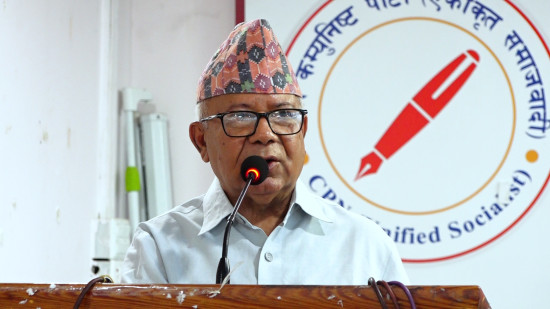 कांग्रेस र कम्युनिष्ट पार्टीहरु मिल्नुपर्ने अवस्था आयो : माधव नेपाल
