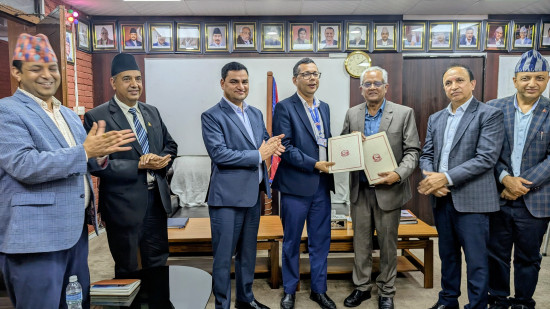 स्वास्थ्य बीमामा आबद्ध गराउन प्रोत्साहन गर्ने त्रिविको प्रतिबद्धता
