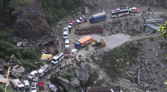 कर्णाली राजमार्ग दैनिक ८ घण्टा बन्द हुने