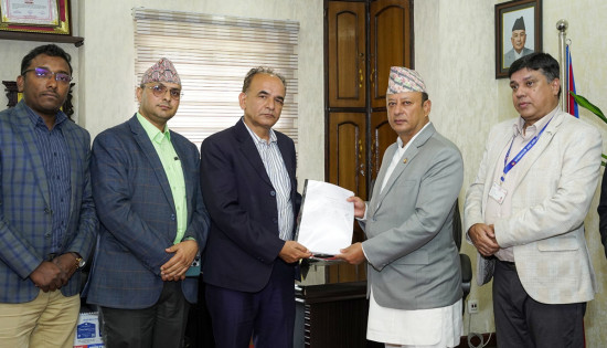 ताप्लेजुङ दुर्घटनामा लापरवाही गर्ने कर्मचारीलाई कारवाही हुन्छ : मन्त्री खड्का