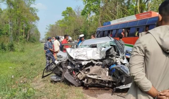 बारामा कार र ट्रिपर ठोक्किदा दुई जनाको मृत्यु