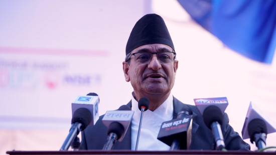 कांग्रेस र एमाले बीचमा सरकार सञ्चालनका विषयमा समस्या छैन : गृहमन्त्री लेखक