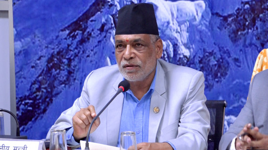 मलको अभाव छैन तर पर्याप्त उपलब्ध गराउन सकिँदैन : मन्त्री अधिकारी