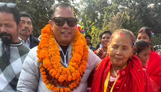 रेशम चौधरीले दिए कैलाली १ बाट उम्मेदवारी