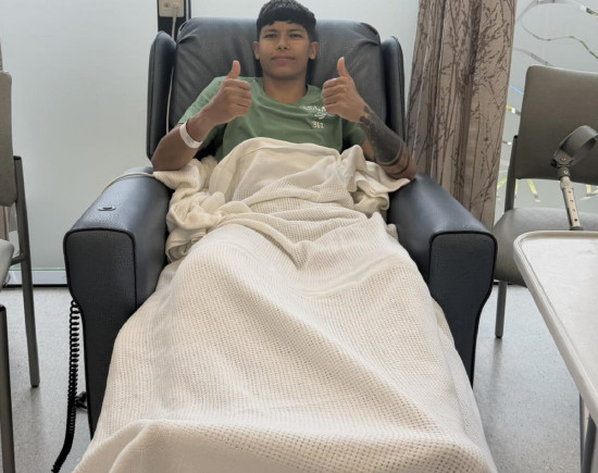 न्युजिल्यान्डमा साम्बाको घुँडाको सफल शल्यक्रिया