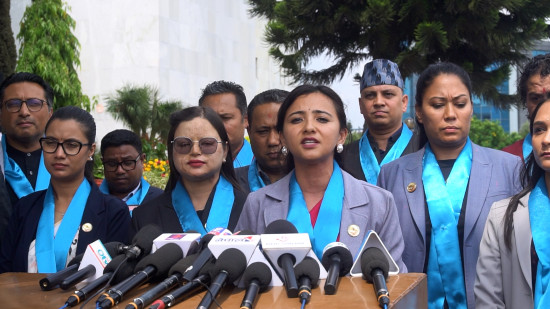 रास्वपा सांसदहरुको प्रश्न– निलो रिबन लगाएर आउँदा हामी कसरी असभ्य?