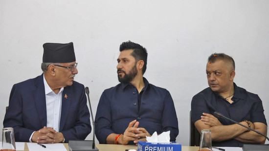 दलगत पहिचान निषेध गरेर राहत, उद्धार र पुर्ननिर्माणमा जुट्न : सभापति लामिछाने